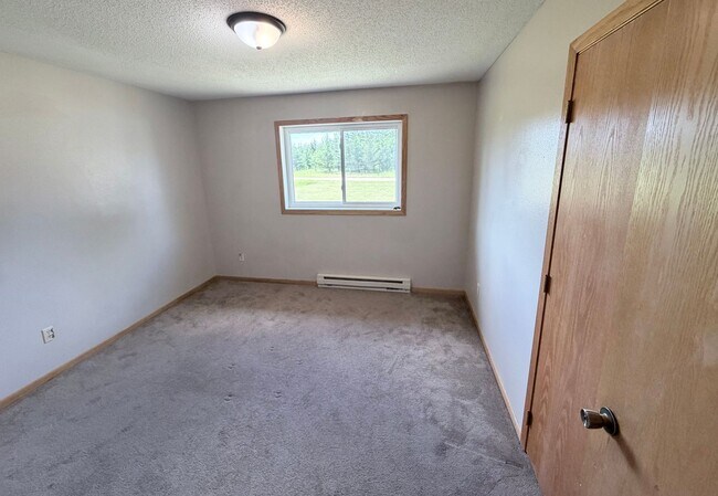 Building Photo - 3 Bedroom Duplex