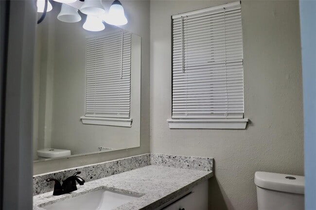 Building Photo - 6122 Heatherbrook Dr
