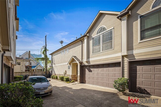 Building Photo - 2410 Calumet St