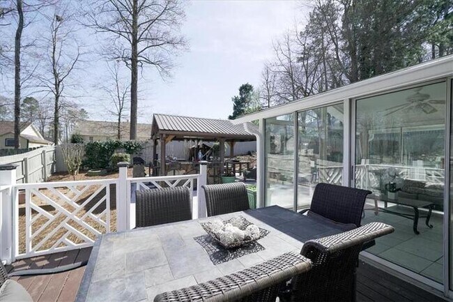 Building Photo - 4 bedroom house in Lawrenceville with cozy...