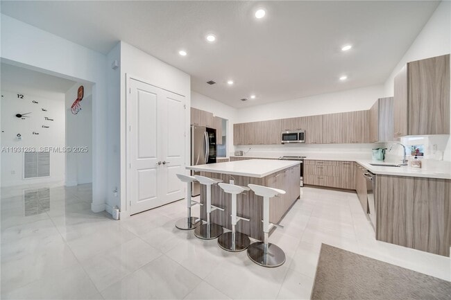 Building Photo - 4416 SW 174th Ave