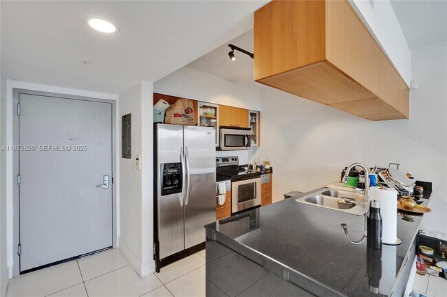 Building Photo - 1750 N Bayshore Dr