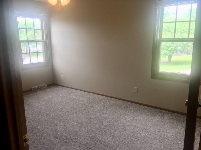 Building Photo - W194S8390 Summeridge Ct