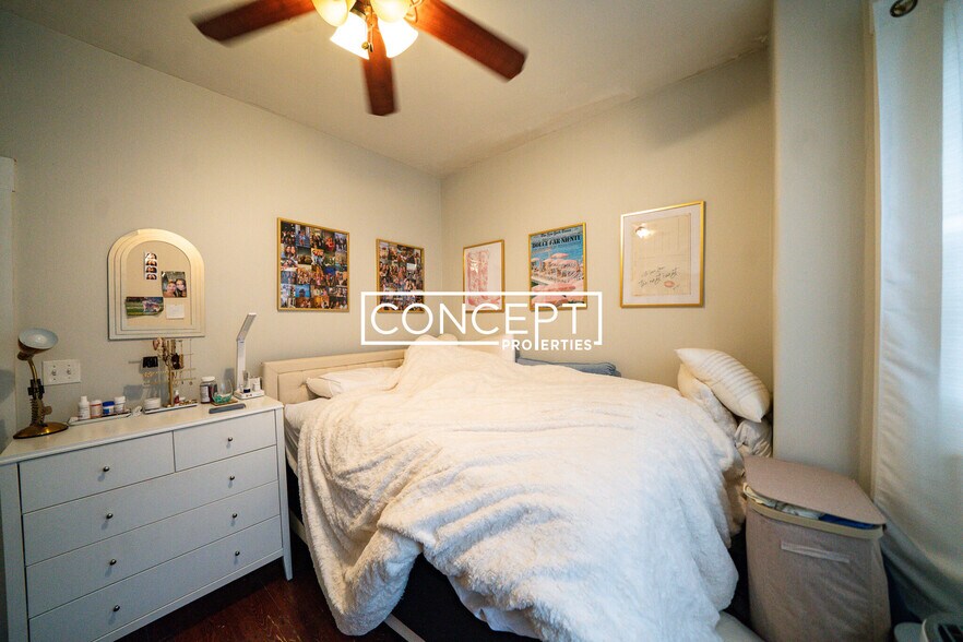 Building Photo - 717 Parker St