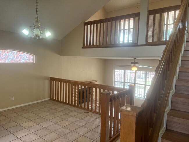 Building Photo - Incredible 4 bedroom, 2 1/2 bath home in East El Paso!!