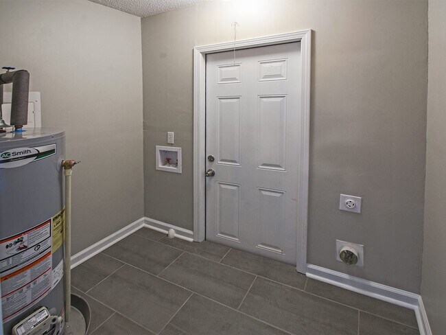 Building Photo - UPDATED & CUTE 3 bed, 2 bath home.