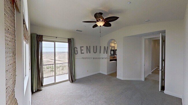 Building Photo - Spacious 3Bd 2.5Ba 2 Story Home w/ Fabulou...