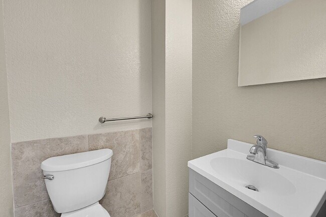 Building Photo - $1,495, 2-bed, 1.5 bath Unit in CO Springs with Assigned Parking Spot.