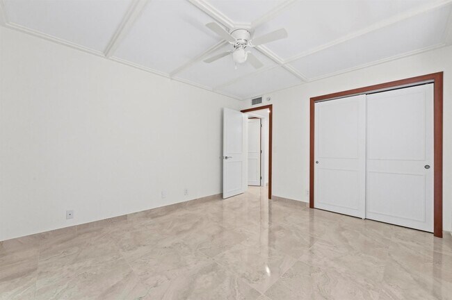 Building Photo - 551 Normandy Ln