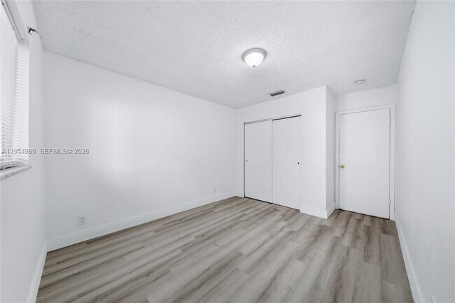 Building Photo - 446 SW 4th Ave