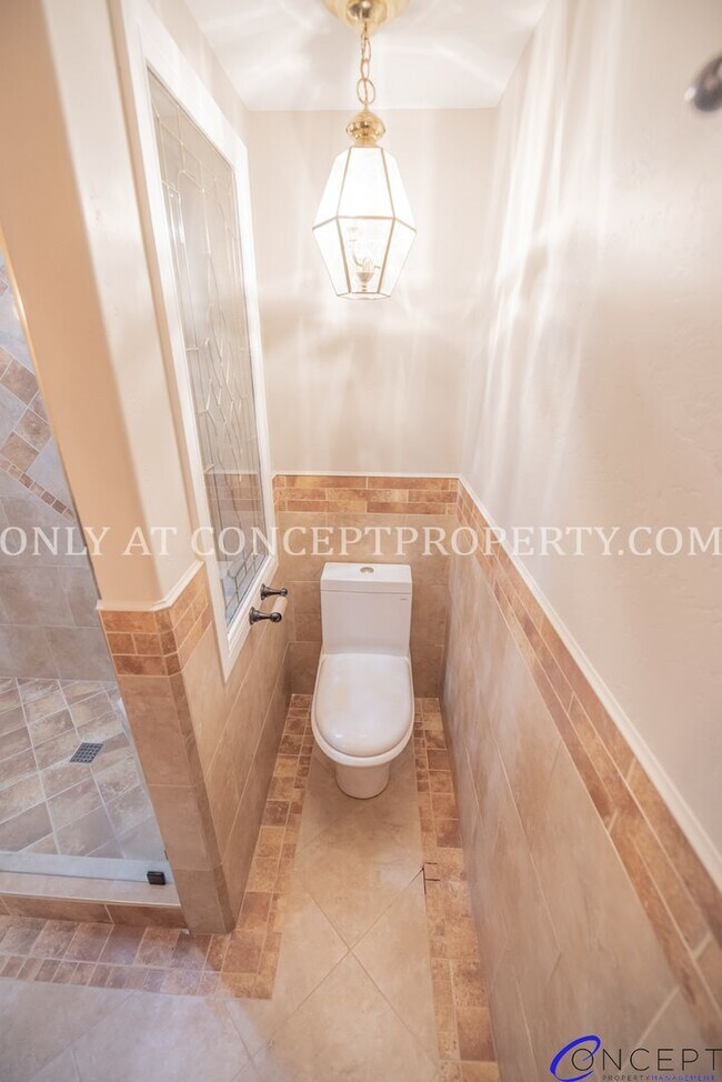 Building Photo - Attractive 4 Bed 3 Bathroom Home: Backing Park - 2 Car Garage