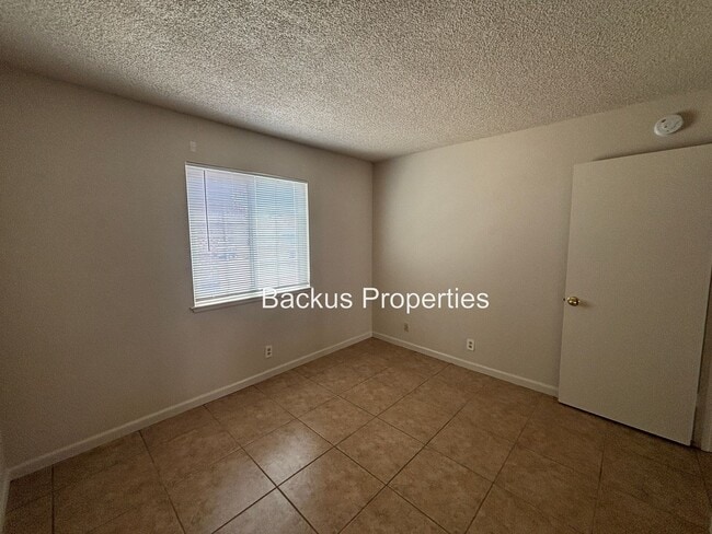 Building Photo - Great home in North Salinas -Three bedrooms