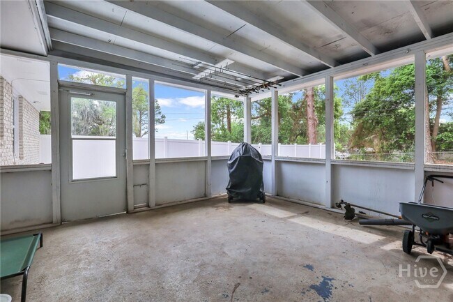 Building Photo - 607 Dyches Dr