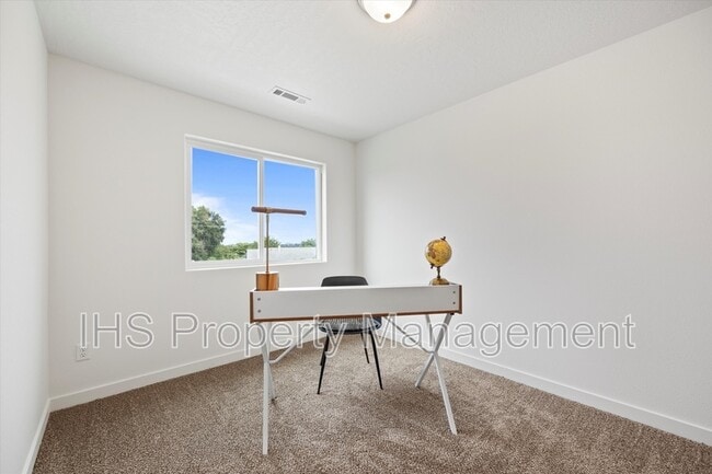 Building Photo - 4732 W Quinault Dr