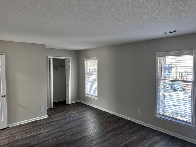 Building Photo - 5203 Deer Haven Dr