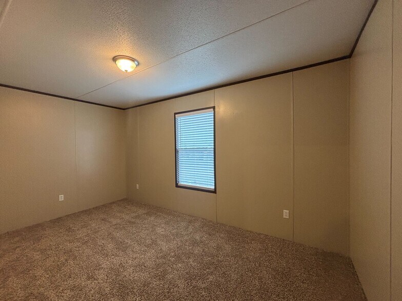 Building Photo - 1612 N 6th St