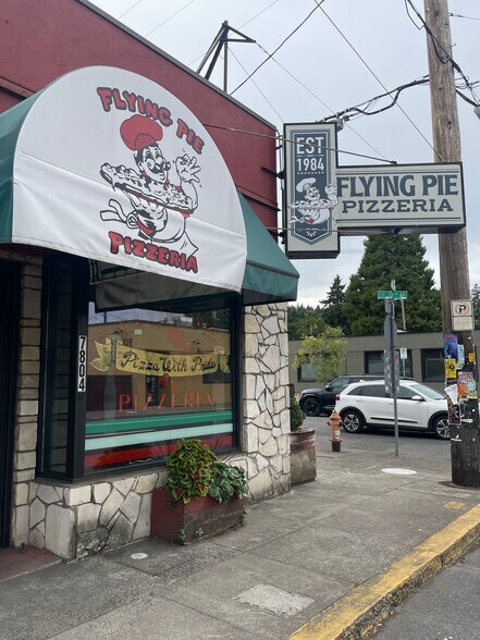 Building Photo - 833 SE 80th Ave