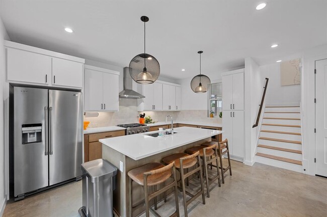 Building Photo - 629 Amesbury Ln
