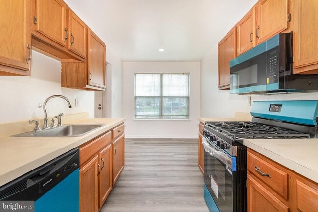 Building Photo - 6212 Spring Knoll Dr