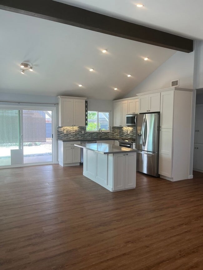 Building Photo - CHARMING 3BD/2BA SINGLE FAMILY HOME IN CLA...