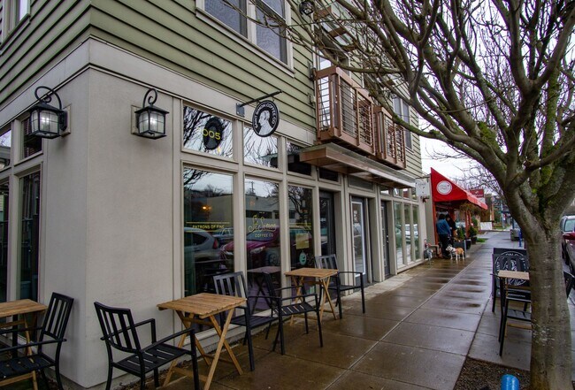 Building Photo - Contemporary Townhouse w Electric Fireplace, DW, & Juliette Balcony!