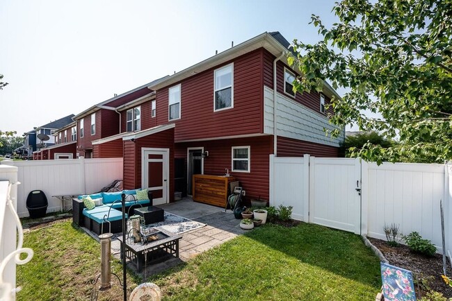 Building Photo - Updated 3 Bedroom 2.5Bath Townhouse in Harrisonburg