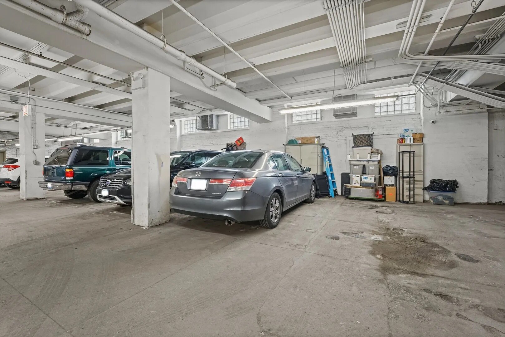 Building Photo - 2735 W Armitage Ave