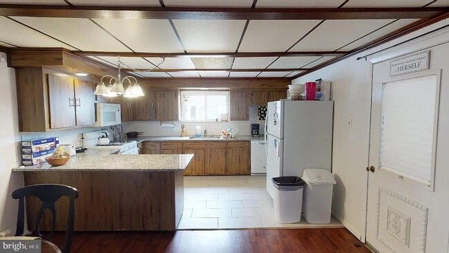 Building Photo - 415 E Flora St