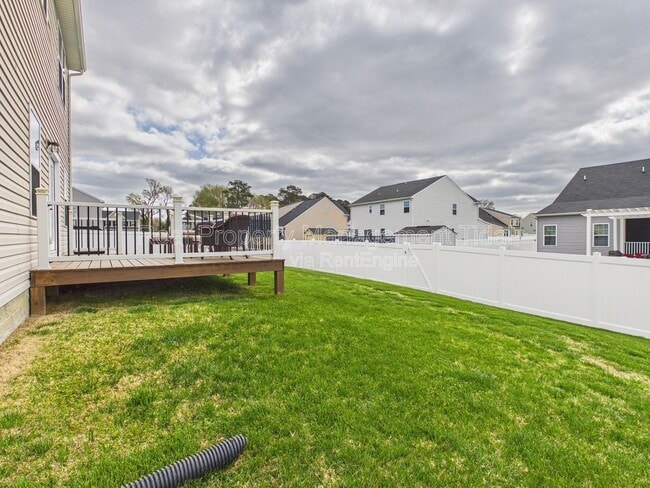 Building Photo - 555 Oliver Wy