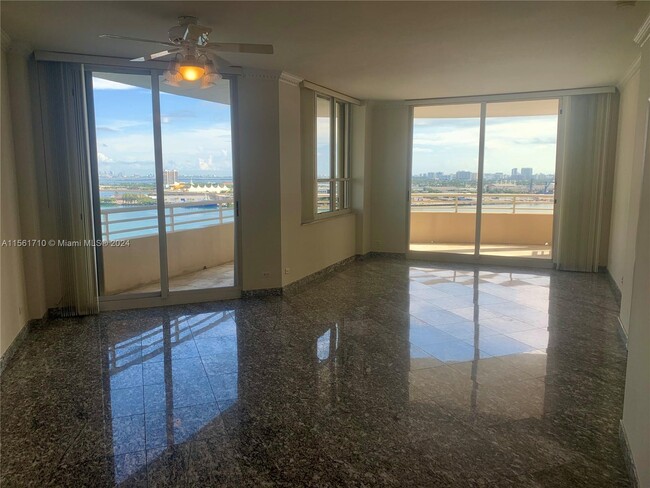 Building Photo - 888 Brickell Key Dr