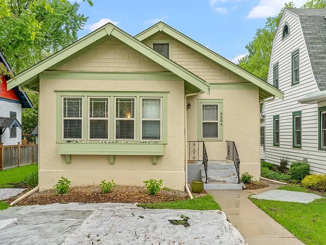 Building Photo - 2 Bed | 1 Bath House in Desired Mpls Neigh...