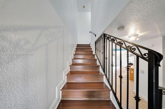 Building Photo - 2814 SW 27th St