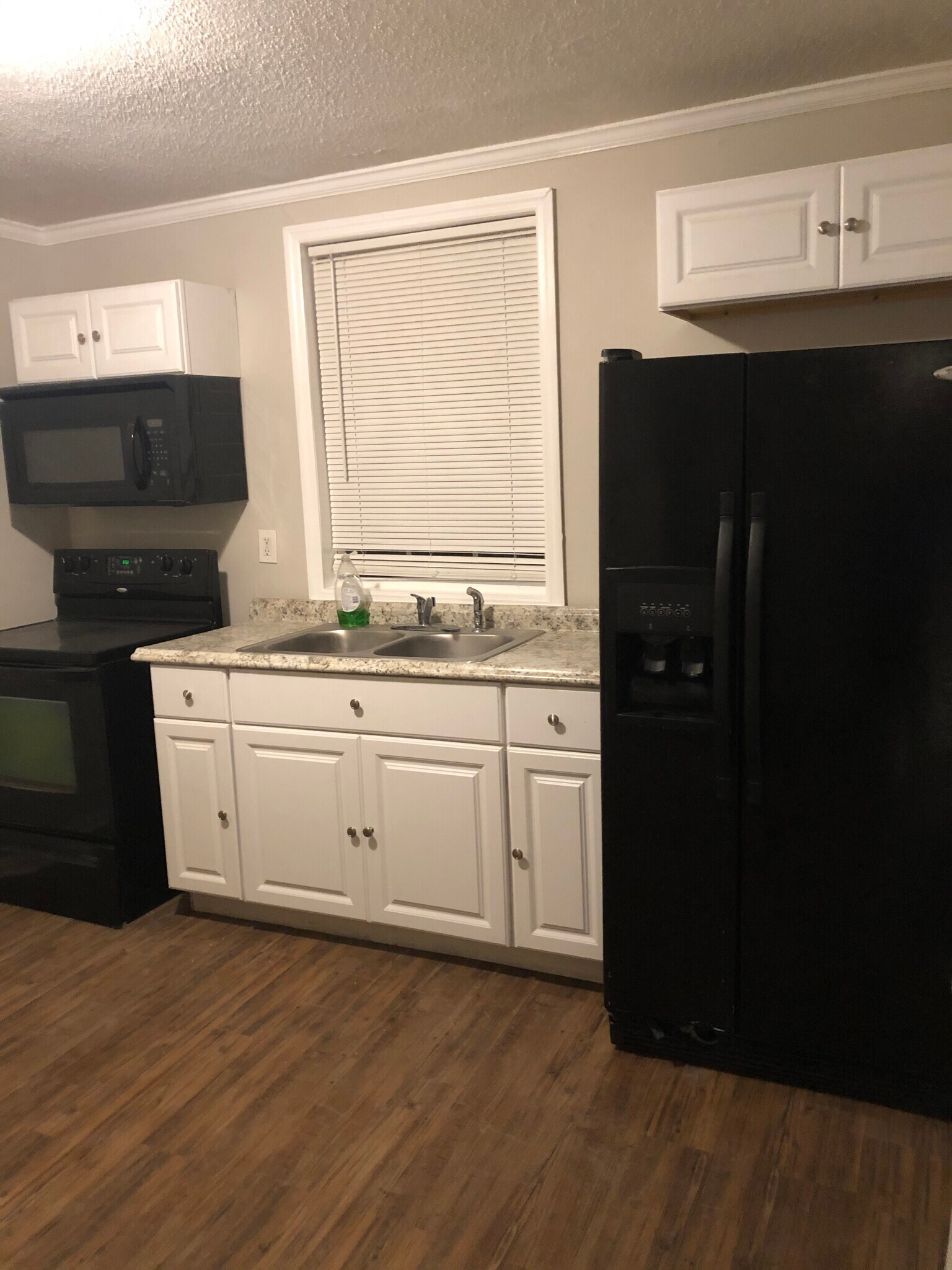 Apt. D Kitchen - 1107 E Anderson St