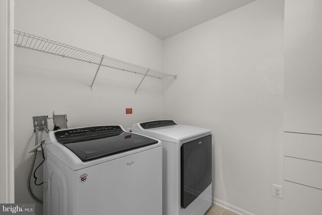 Building Photo - 2419 Vly Vw Wy