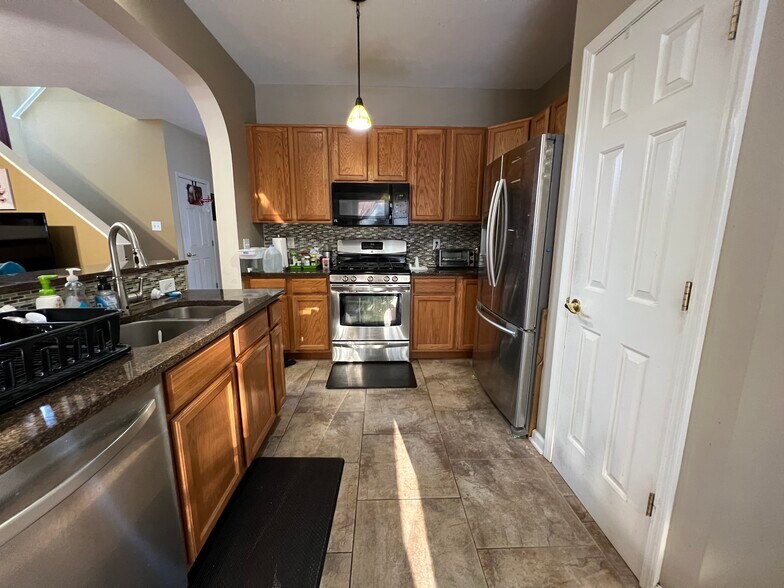 Building Photo - 27 Lupine Dr