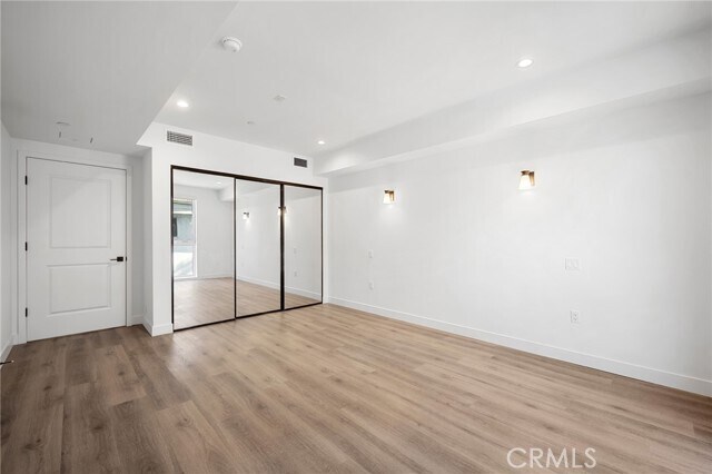 Building Photo - 10657 Moorpark St