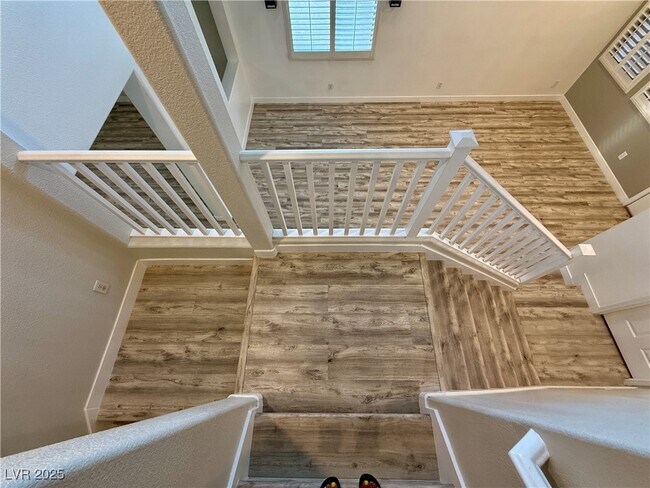 Building Photo - 777 Valley Rise Dr