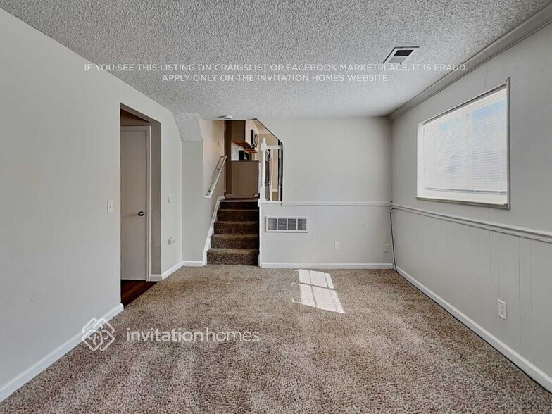 Building Photo - 2853 S Bahama St