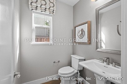 Building Photo - 285 Bear Creek Dr