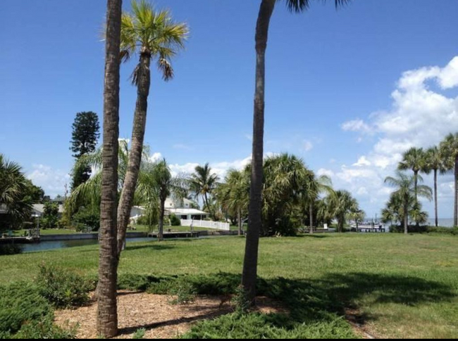 Building Photo - 4715 Coquina Key Dr SE