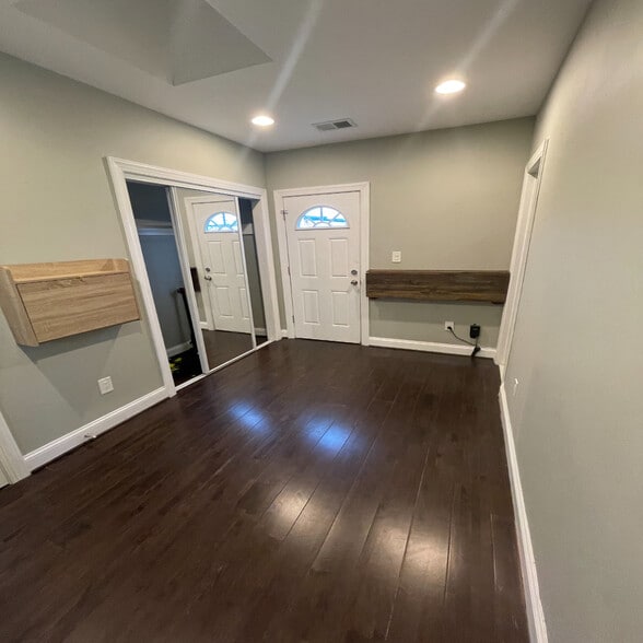 Building Photo - 1721 Trinidad Ave NE