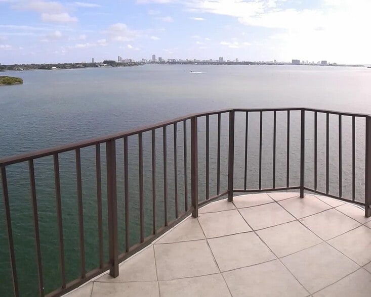 Building Photo - 11930 N Bayshore Dr