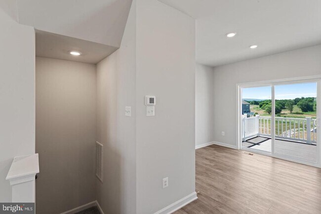 Building Photo - 51 Arsberg Dr