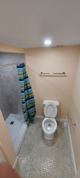 Building Photo - 7910 Colony Cir N