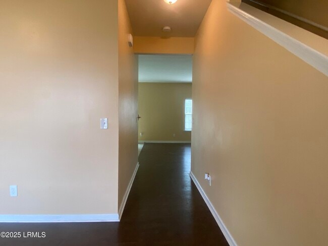 Building Photo - 204 Mission Way