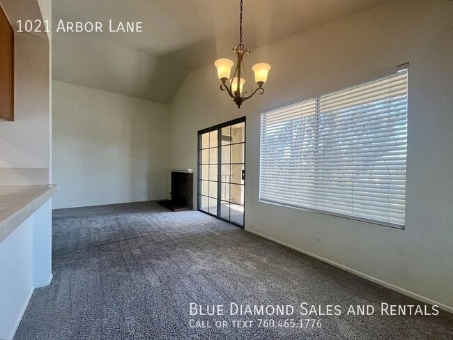 Building Photo - 1021 Arbor Ln