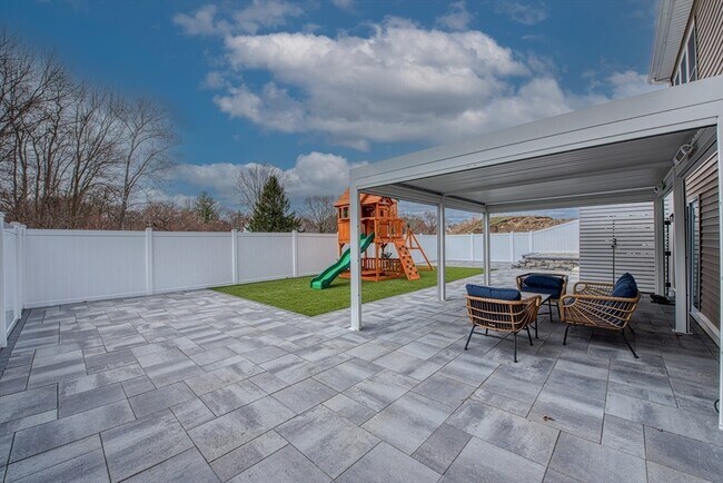 Building Photo - 35 Metacomet Rd