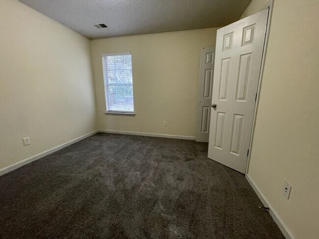 Building Photo - ALEXANDERS CROSSING SUBDIVISION