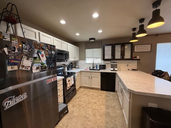 Building Photo - Beautiful Home Near Schriever SFB & Fort C...