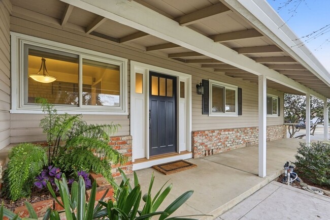 Building Photo - Remodeled 3 Bedroom 2 Bathroom Sunnyvale Home